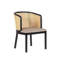 Table et chaises de restaurant de style farmhouse moderne et luxueux pour l'extérieur, chaises de salle à manger contemporaines en bois pour hôtel