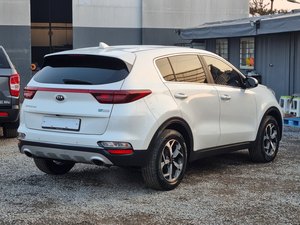 รถยนต์เกาหลีปี 2019 สีขาว ยี่ห้อ Sportage รุ่น The Bold เครื่องยนต์ดีเซล SUV ไฟท้าย LED ระบบ LDWS เครื่องปรับอากาศอัตโนมัติ เบาะนั่งแบบมีระบบระบายอากาศและทำความร้อน พร้อมสปอยเลอร์หลัง - Product Image 2