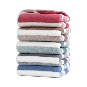Serviette en polaire corail 75x35cm rayée absorbante pour sécher les cheveux à la maison - Product Image 5
