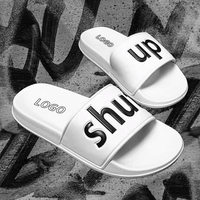 Offre Spéciale Logo personnalisé imprimé PVC pantoufles unisexe plage été sandales imperméable salle de bain pantoufles pour hommes et femmes