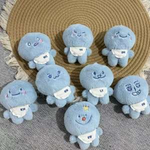 Jolies peluches bleues - Collection de fans de Kpop, jouets en peluche doux avec expression et initiales brodées personnalisées - Product Image 1