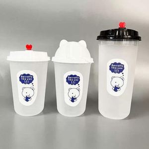Vente en gros de gobelets en plastique PP à paroi simple de 90 mm, imprimés sur mesure, en forme de U, avec couvercle, pour les boissons au thé à bulles, le café et les sodas - Product Image 1