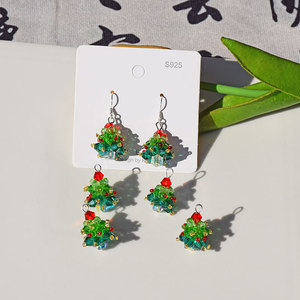 Boucles d'oreilles pendantes en verre faites à la main, motif sapin de Noël, vert et rouge, perlées, bijoux pour femme, cadeau, occasion spéciale, plaqué argent S925 - Product Image 4
