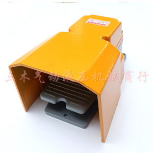 LTH1/6 Foot Switch IP54 6-<b>Pin</b> Digital Input Industrial Use - Product Image 2