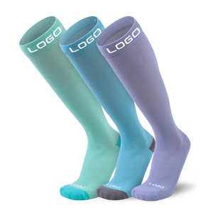 Chaussettes de compression pour la récupération de la douleur, chaussettes de sport de haute qualité personnalisées, chaussettes de compression athlétiques rembourrées, chaussettes de course à pied hautes - Product Image 2