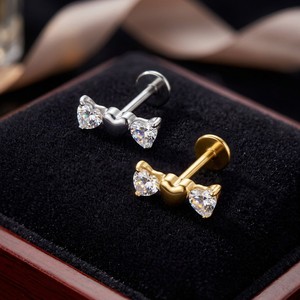 Orecchini Pendenti Personalizzati in Zircone G23 Ipoallergenico, Orecchini in Titanio F136 per Cartilagine, Gioielli per Piercing Labret, Matrimonio - Product Image 1