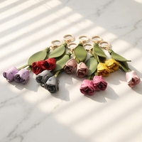 Porte-clés Fleur de Tulipe Tendance avec Feuilles, Pendentif Créatif en Cuir PU, Breloque Décorative Faite à la Main pour Sacs à Main, Sacs et Clés