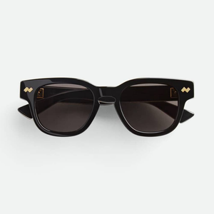 Gafas de Sol Estilo Wayfarer Clásicas, Diseño Atemporal, Cómodas para Uso Diario - Product Image 1