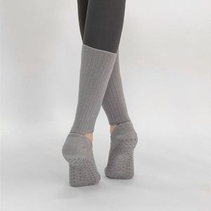 Calcetines de yoga antideslizantes profesionales para mujer, color gris, absorbentes del sudor, para Pilates, Fitness, danza y deportes - Product Image 1