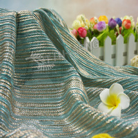 Tissu plissé vert clair, tissu à impression métallique pour robe en stock