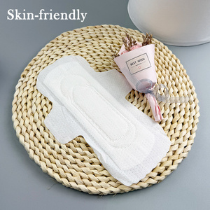 Échantillon gratuit Rouleau de <span class=keywords><strong>tissu</strong></span> non tissé 100% coton Spunlace personnalisé Matériau léger biodégradable pour serviette hygiénique - Product Image 2