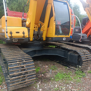 Excavatrice Hyundai 220LC-9S de 22 tonnes avec godet de 0,8 m³ d'occasion, équipement lourd, faible nombre d'heures de travail, garantie 1 an - Product Image 1