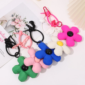 En gros Porte-clés Fleur 3D mat et rembourré, Breloque <span class=keywords><strong>de</strong></span> sac tendance, Cordon souple, Cadeau - Product Image 2