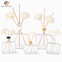 Bouteille diffuseur en verre transparent en gros avec arrangement décoratif de roseaux pour collections de parfums d'intérieur en détail
