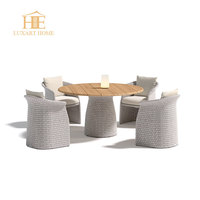 Fauteuil en rotin élégant et luxueux pour l'extérieur, idéal pour les jardins, confortable et imperméable, parfait pour les repas dans les restaurants de plage, les patios et les hôtels.