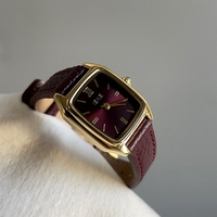Montre à quartz vintage IEKE Ankela rouge et élégante avec bracelet en cuir rétro pour femmes, montre à quartz de luxe légère et de niche