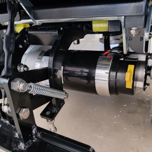 Haute qualité et bon <span class=keywords><strong>prix</strong></span> <span class=keywords><strong>batterie</strong></span> électrique <span class=keywords><strong>Auto</strong></span> Ride sur Garage carrelage nettoyage épurateur de sol Machine - Product Image 3
