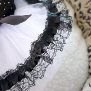 Robe de princesse élégante pour chien avec bordure en dentelle, jupe en tulle entièrement ornée de strass pour événements festifs de petits chiens - Product Image 2