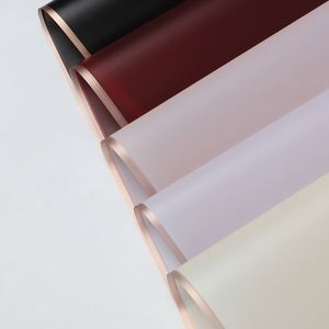 Papier d'emballage pour bouquet coréen imperméable, bordure dorée, rose, pour fleuristes, translucide, coloré, avec impression de lignes sur le bord - Product Image 1