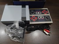 Consola de Videojuegos Retro Clásica Mini Portátil, Plug and Play, 620 Videojuegos, Salida AV, con Dos Controles Inalámbricos