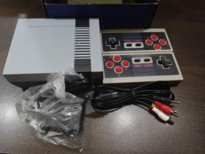 Console di Gioco Retrò Portatile Classica, Plug and Play, 620 Videogiochi, Uscita AV, con Doppi Controller Wireless - Product Image 2