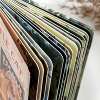 Impression de livres pour enfants avec logo personnalisé, reliure parfaite en carton, couverture rigide, pages couleur et plastification.