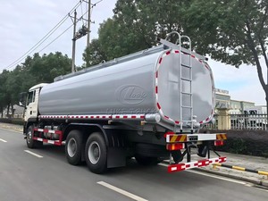 Camión Cisterna de Gasolina en Oferta Internacional 10m³-25m³ Sinotruk Howo para Entrega de Productos Petroleros y Operaciones de Reabastecimiento en Obras de Construcción - Product Image 6