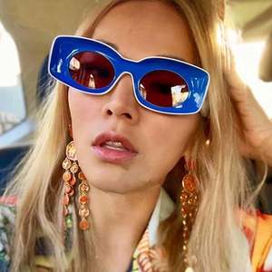 Gafas de Sol Rectangulares Modernas al por Mayor, Color Rojo y Azul, de Pierna Ancha, Protección UV400, para Hombre y Mujer, 2021 - Product Image 3