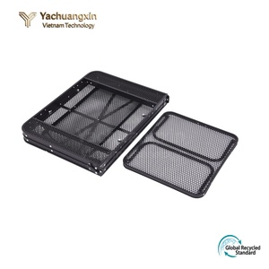 Mesa de malla para acampar al aire libre con bandeja de almacenamiento lateral y diseño plegable para uso en barbacoas - Product Image 4
