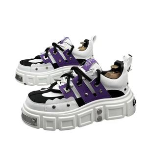 Nuevos zapatos casuales para hombre con suela gruesa, versátiles y modernos, adecuados para estudiantes como calzado escolar informal. - Product Image 1