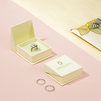 Boîtes cadeaux en papier magnétique rigide avec logo personnalisé, recyclables, boîtes d'emballage pour bijoux magnétiques brunes avec insert en EVA