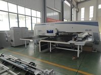 Presse à tourelle CNC / Machine d'emboutissage d'acier pour l'industrie des tôles métalliques - Fabricant