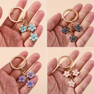 QYS Llavero de aleación de zinc con flor de cerezo esmaltada, hecho a mano, colgante para bolso, llavero de metal, regalo - Product Image 5