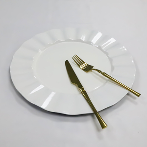 Placa de cargador de plástico blanco con borde ondulado de 13 pulgadas de lujo, elegante, desechable, para fiestas de cumpleaños, Decoración de mesa debajo del plato - Product Image 4