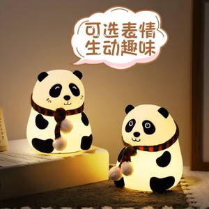 ไฟกลางคืนรูปแพนด้า แสงอบอุ่น ควบคุมด้วยการแตะ ใช้พลังงานจาก USB ทำจากซิลิโคน ให้แสงสว่างรอบข้าง เหมาะสำหรับห้องนอน เป็นเพื่อนคู่ใจขณะนอนหลับ - Product Image 1