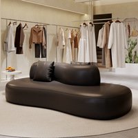 Canapé lounge incurvé moderne et bio, couleur crème, profil bas, canapé contemporain pour salon