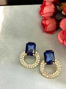 ต่างหูแบบติดหูขนาดเล็ก ชุบทอง สไตล์โมเดิร์น ผลิตตามสั่ง (OEM) สีดำและคริสตัล งานแฮนด์เมด คุณภาพสูง ทันสมัย เหมาะสำหรับงานพิธีการ - Product Image 3