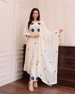 Vêtements de créateur, style indien exclusif, tissu en soie romaine brodé, kurta réversible toutes saisons, haut lourd, pantalon avec dupatta assorti - Product Image 6