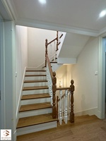 Escalier droit au design moderne avec main courante incurvée en bois personnalisable en usine pour escaliers d'intérieur d'appartement