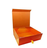 Boîtes cadeaux pliantes en carton coloré de luxe de la marque ZY Packaging, avec couvercle magnétique à rabat pliable, pour chaussures.
