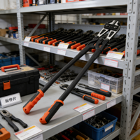 Coupe-boulons en acier robuste et ergonomique de 18 pouces avec poignée antidérapante et mâchoires dentelées pour usage familial et industriel