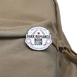 ダークロマンスブック恋人エナメルピンゴシック誘惑テーマブローチラペルバッジジュエリーギフト - Product Image 2