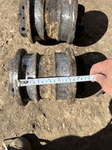 Nhà Máy Bán buôn Chất lượng cao nhựa đường bộ phận phía trước làm biếng dưới con lăn theo dõi con lăn máy xúc theo dõi con lăn dưới - Product Image 4