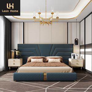 Letto Matrimoniale King Size di Lusso in Pelle Stile Moderno Italiano con Contenitore per Camera da Letto - Product Image 1