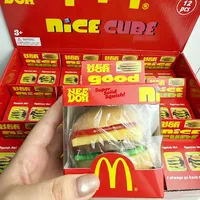 Nouveau design NeeD Oh Burger Cube Squishy Plush Fidget Toy pour les 3 ans et plus, apaise l'humeur, fournit un soulagement sensoriel, réduit l'anxiété, non toxique