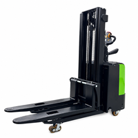 Stacker Elektrik Angkat Tinggi 4.5m Tiga Tingkat Tiang 2 Ton Stand-on Pallet Stacker Forklift Baterai 48V Peralatan Gudang CE