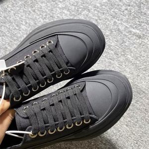 รองเท้าผ้าใบแฟชั่นสไตล์เกาหลีแบบคลาสสิกขายส่ง รองเท้าลำลองแบบผูกเชือกสำหรับผู้ชายและผู้หญิง ทำจากผ้ายีนส์ เหมาะสำหรับใส่เดินเล่นหรือเล่นกีฬา - Product Image 5