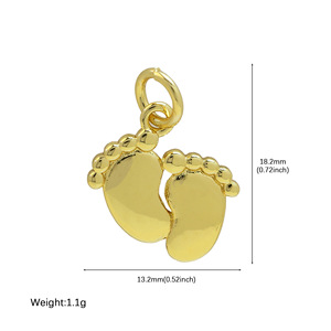 Collana in Ottone Placcato Oro Liscio con Pendente Combinato Lettera MAMA e Impronte di Piedi per la Festa della Mamma - Product Image 5