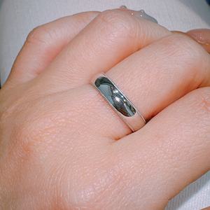 Bague de conception simple cerclée de diamants bagues de mariage de luxe pour femmes bague en platine hautement réfléchissante pour femmes - Product Image 1