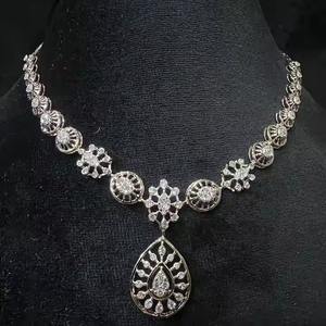 Premium 14K Gold Diamond Necklace Set Colección de joyas sofisticadas para mujeres - Product Image 1